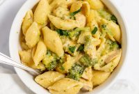 Creamy Garlic Chicken and Broccoli Pasta