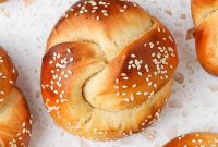 Soft and Fluffy Challah Dinner Rolls: Perfect for Any Meal