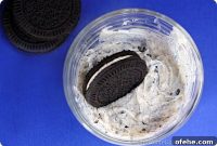 Cookies and Cream Frosting Recipe for Homemade Cakes and Cupcakes