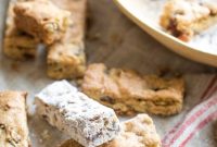 Classic Old-Fashioned Date Bars: Chewy Date Squares Recipe