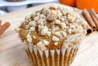 Pumpkin Streusel Muffins with Cinnamon Crunch Topping