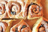 Homemade Chelsea Buns: Soft Cinnamon-Spiced Sticky Buns