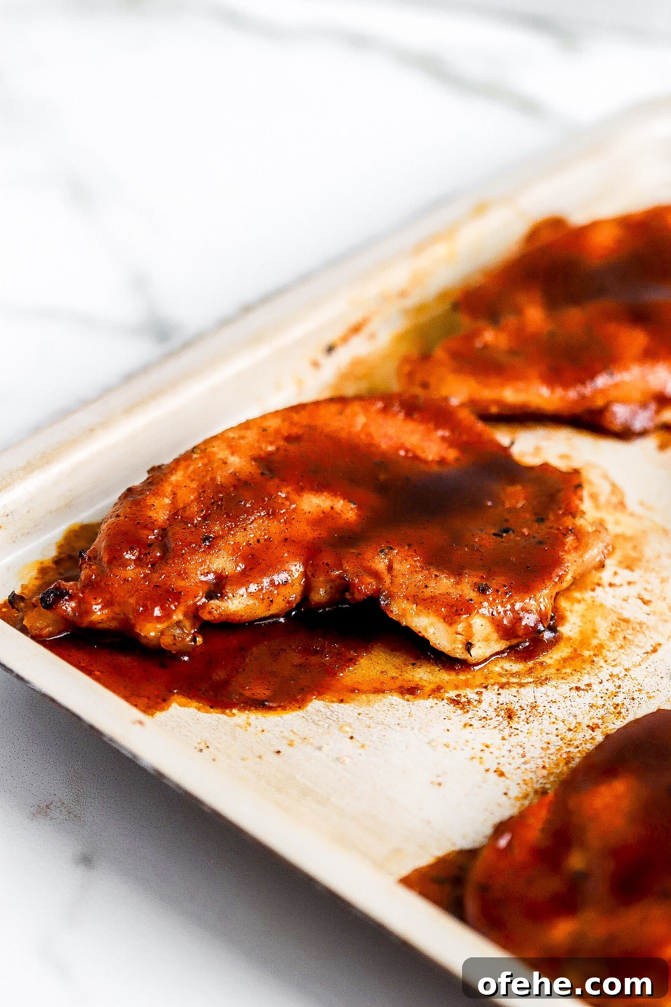 Air Fryer BBQ Chicken Breast — High-Protein 38g Recipe 2 Air fryer BBQ chicken breast on air fryer tray with caramelized BBQ sauce — 38g protein per serving