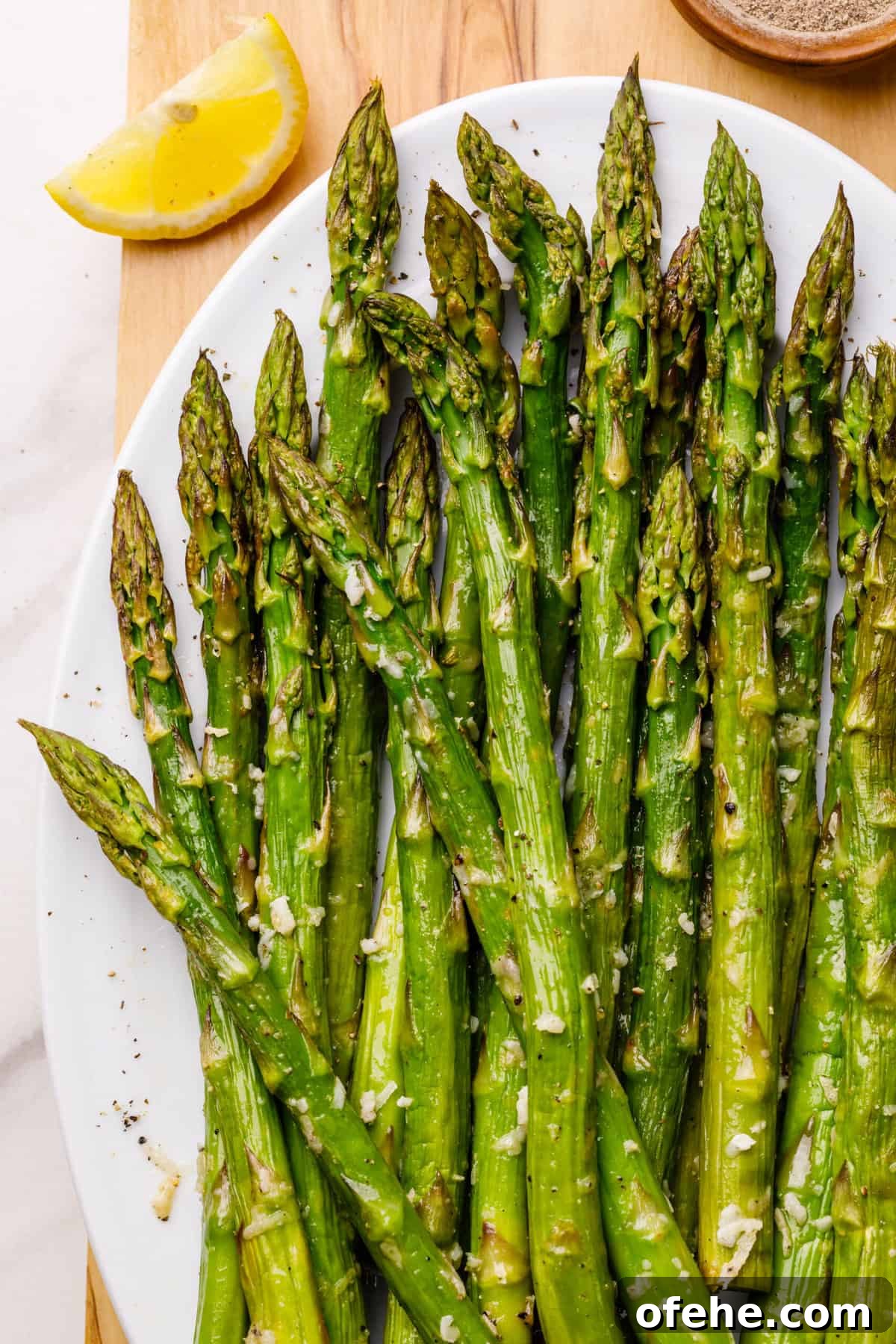 asparagus taste like a restaurant’s Asparagus spears on a plate.