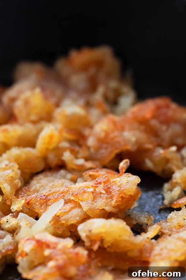 Hash browns, a classic breakfast or side dish recipe, made with simple ingredients, in less than 30 minutes. They're so delicious and super crispy! #vegan #glutenfree #breakfast #side #simpleveganblog Hash Browns