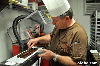 Chef Janvier Chocolate Finishing