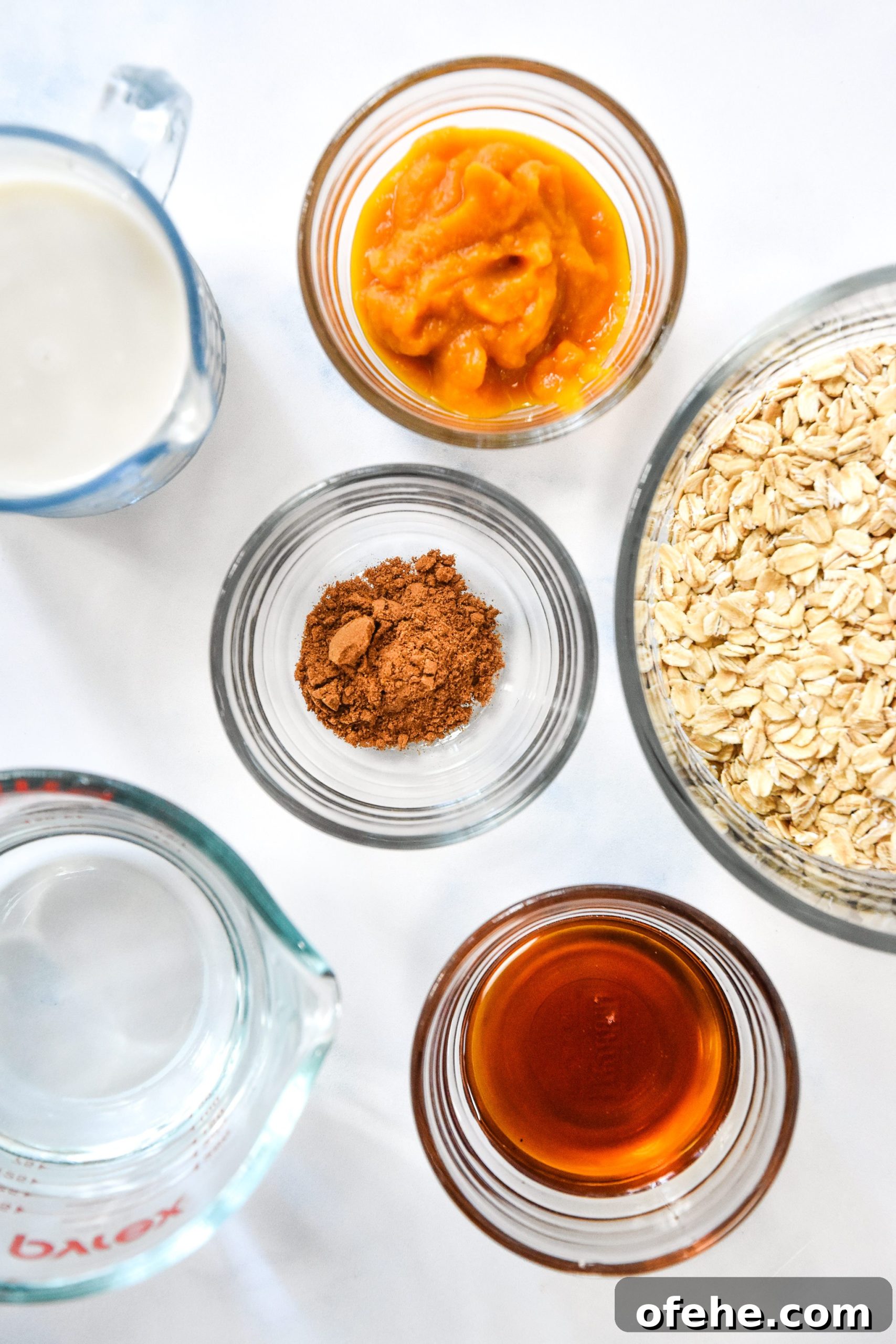 Instant Pot Pumpkin Spice Oatmeal Recipe for Fall Mornings 3 ingredients for the oatmeal including oats, pumpkin puree, and maple syrup.