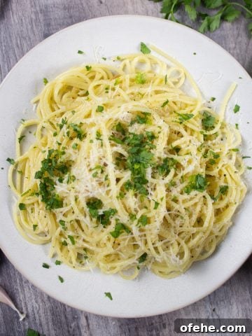 Spaghetti with garlic and oil