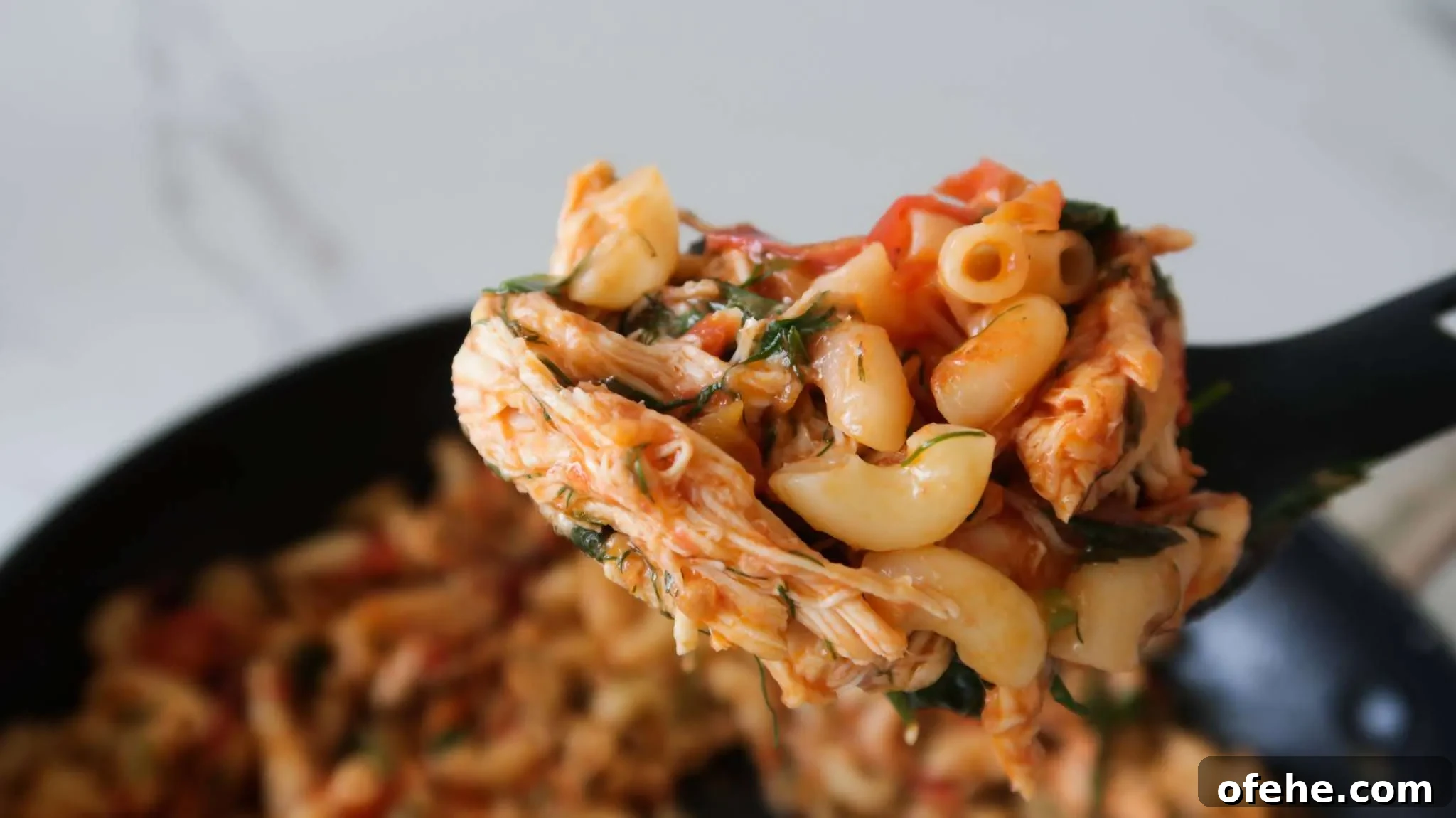10-Minute shredded chicken macaroni recipe! Make this easy shredded chicken recipe using leftovers in 10 minutes, it’s a super tasty and quick healthy dinner recipe that the entire family will love as well! This easy pasta dish is a super healthy version of macaroni and cheese filled with fresh tomatoes, garlic, herbs, chicken and some cheese. Easy, quick, healthy and delicious!