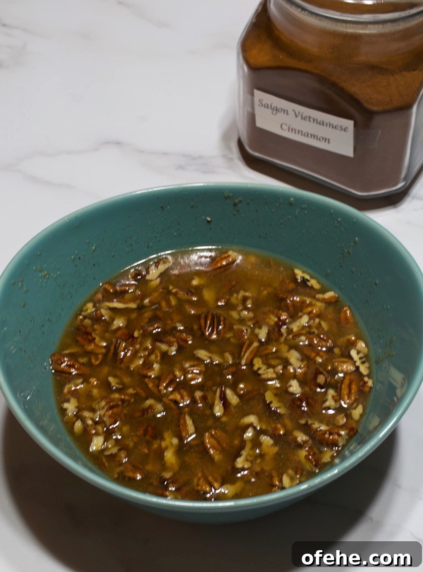 Pecan praline topping