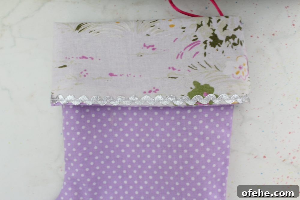 How to Make a Charming Simple Christmas Stocking (Video) 18 img 31573 17