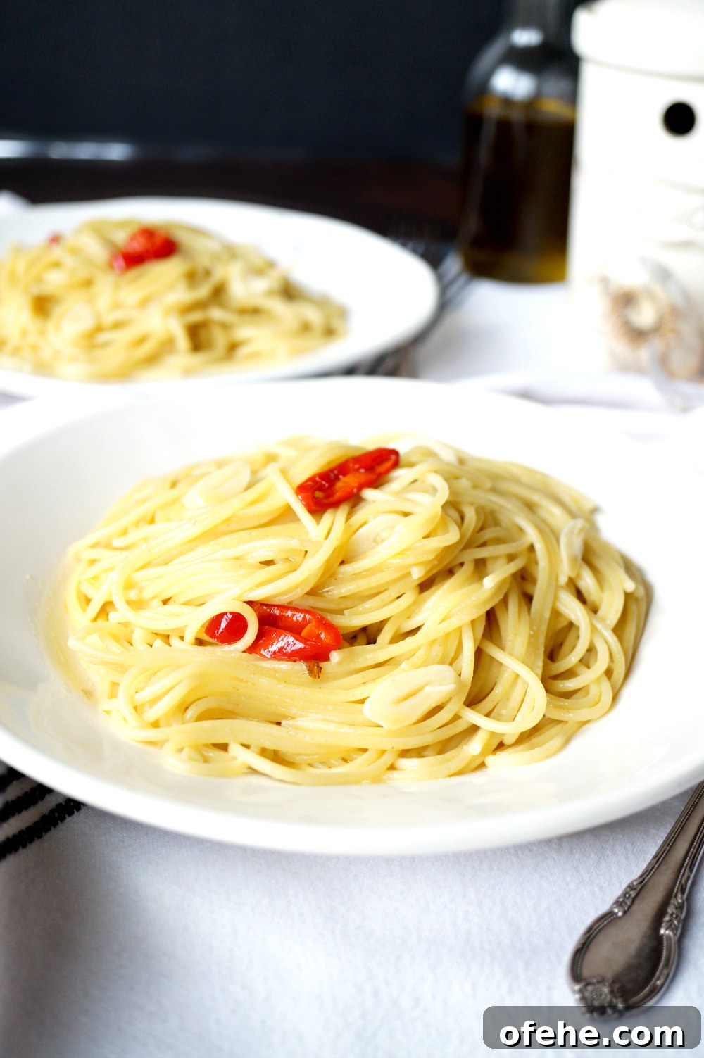 Spaghetti Aglio, Olio e Peperoncino – Classic Spicy Garlic Pasta 3 spaghetti aglio, olio & peperoncino | The Baking Fairy