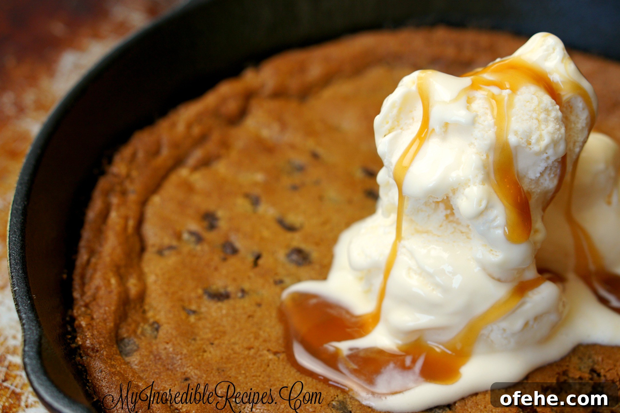 Skillet Chocolate Chip Pizookie Recipe: Gooey Dessert for Sharing 2 cook7