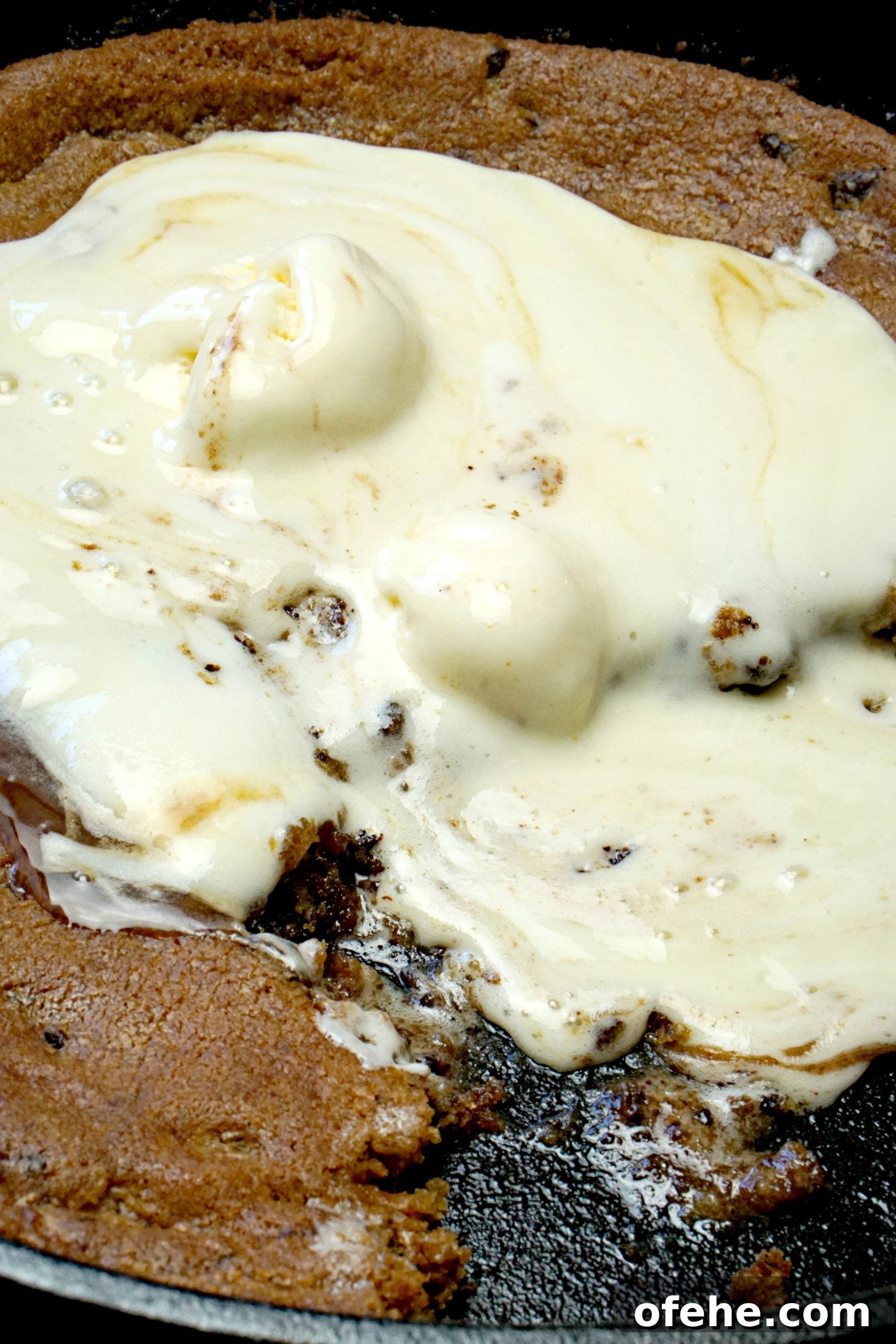Skillet Chocolate Chip Pizookie Recipe: Gooey Dessert for Sharing 10 pizookie1